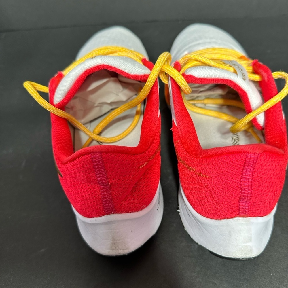 Nike Air Zoom Pegasus with Red and Yellow size 9.5 pre owned Exellent condition - Picture 7 of 7